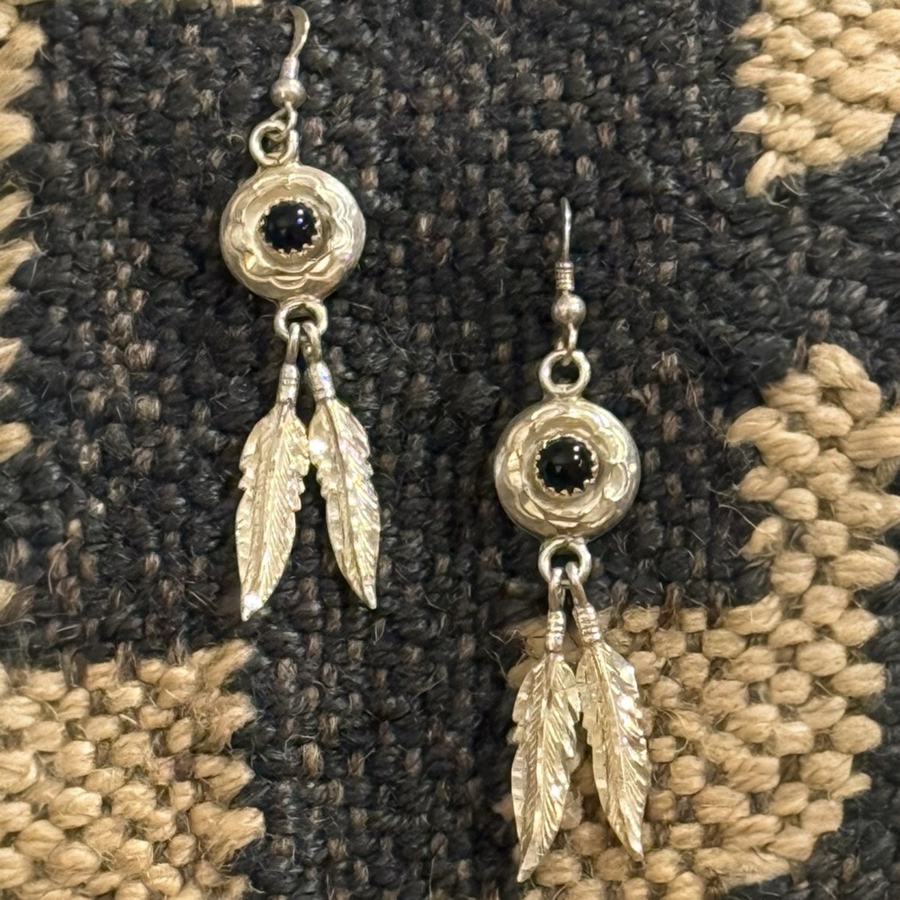 Vintage Authentic Navajo Bobby Johnson Sterling Silver Onyx Feathers Earrings
